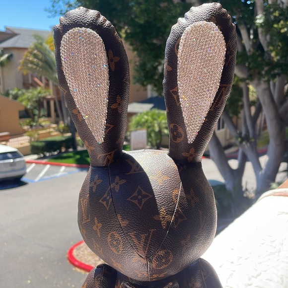 🦄 LOUIS VUITTON Swarovski Crystals Monogram Jeweled LV Bunny LARGE HAPPY EASTER - Picture 5 of 13